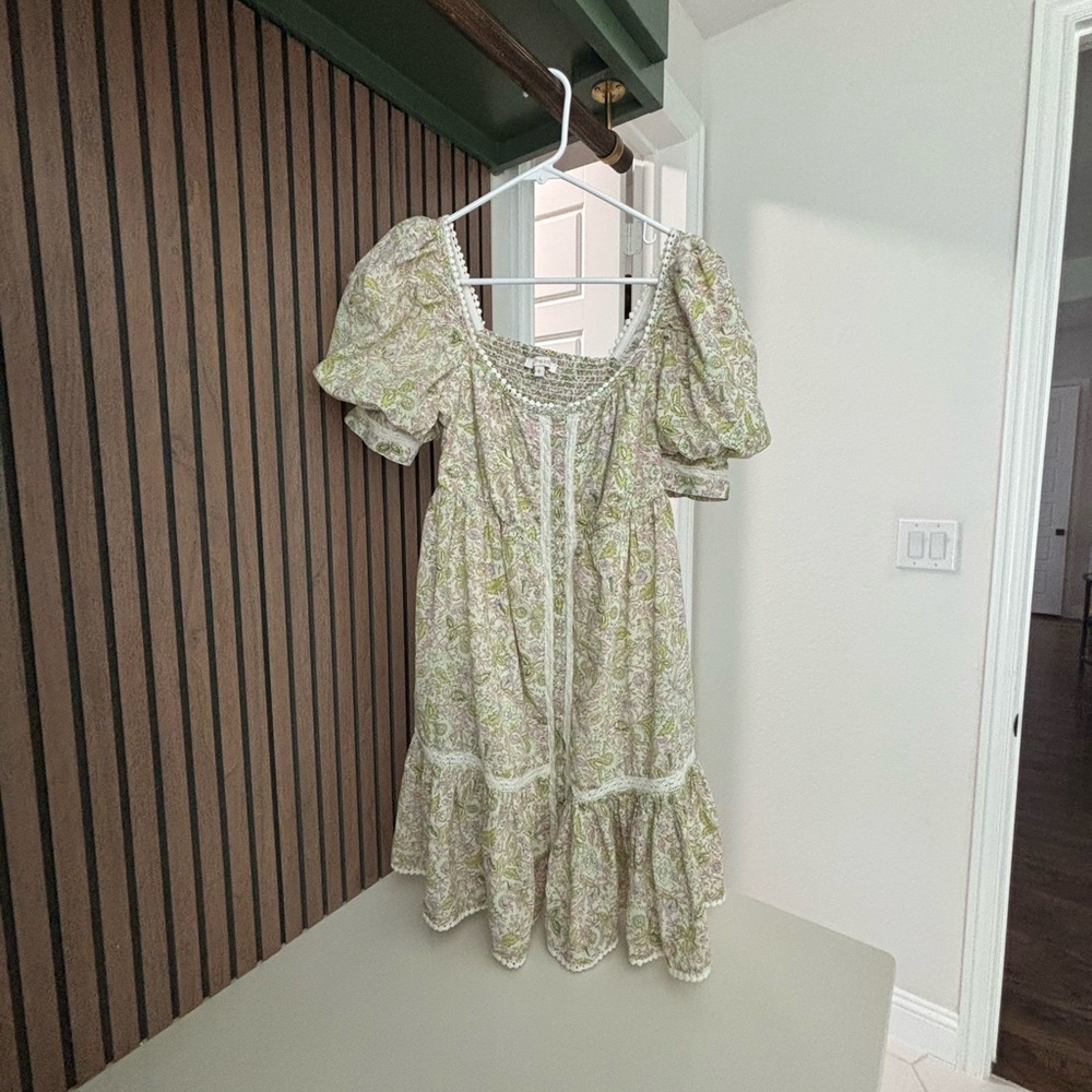 Elegant Green and Cream Floral Dress